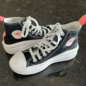 Kids black, white and pink platform converse in  3.5Y